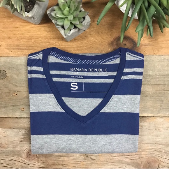 BANANA REPUBLIC Striped V-Neck Tee Shirt - Picture 5 of 10